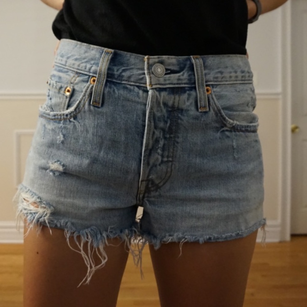 Levi’s cutoff shorts W26